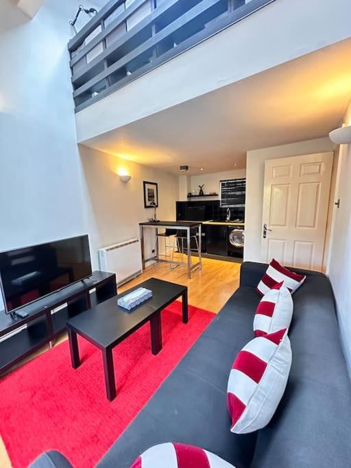 Kay Star Living Apartment เบอร์มิงแฮม ภายนอก รูปภาพ
